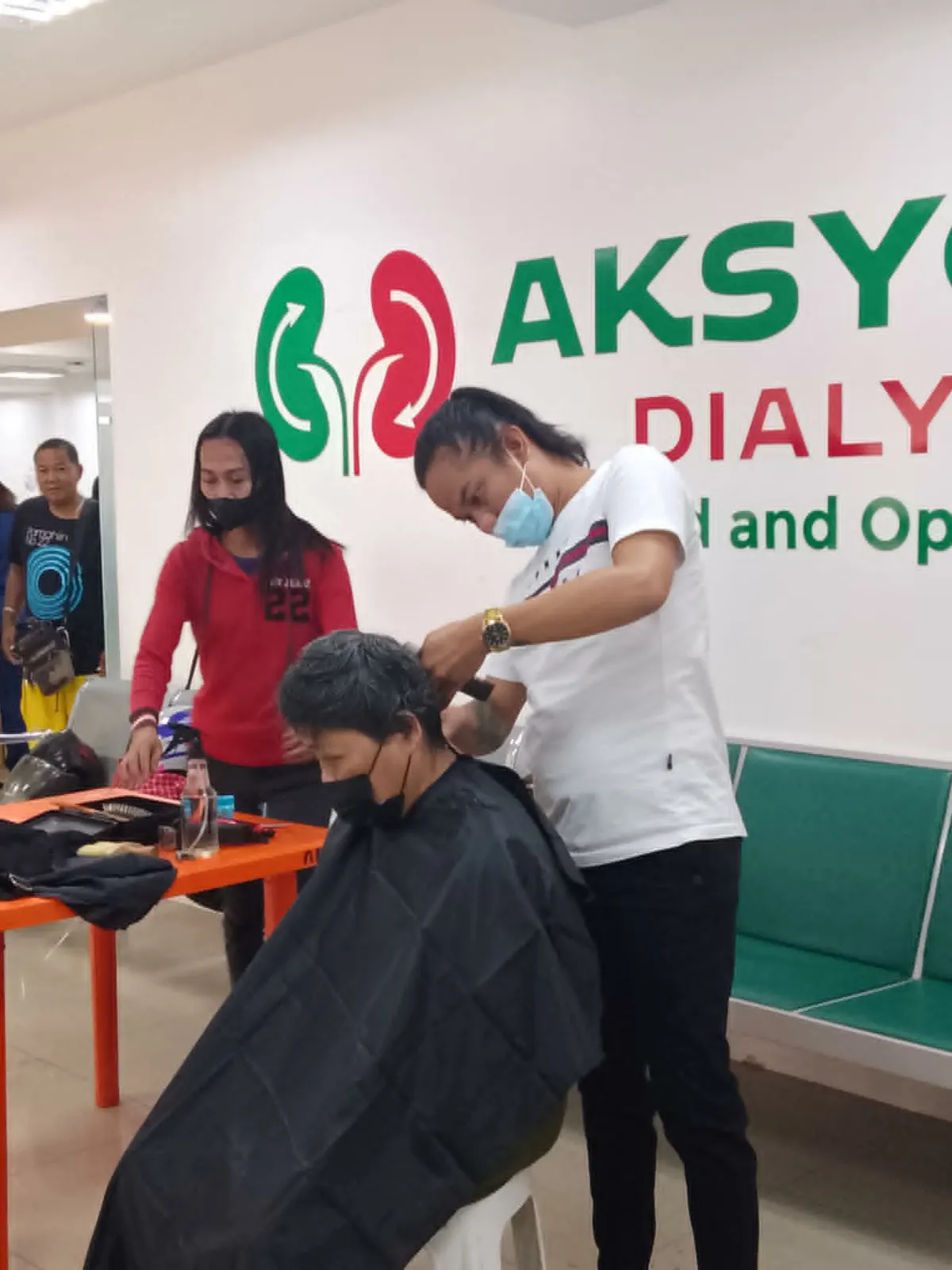 A patient receiving a free haircut at a TresMedica center