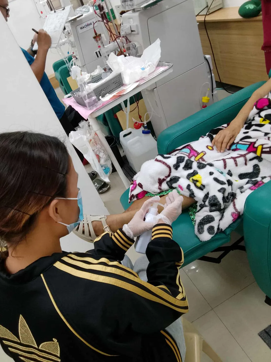 A relaxing massage for a patient