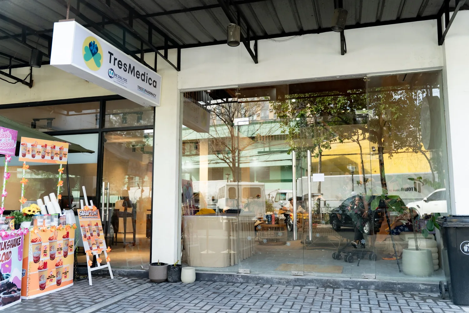 The TresMedica head office storefront in Taytay, Rizal
