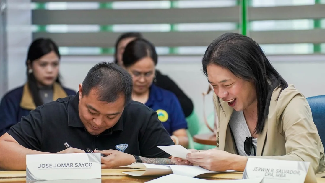TresMedica President and CEO Jose Jomar Sayco signs the Memorandum of Agreement alongside Treasurer Jerwin R. Salvador